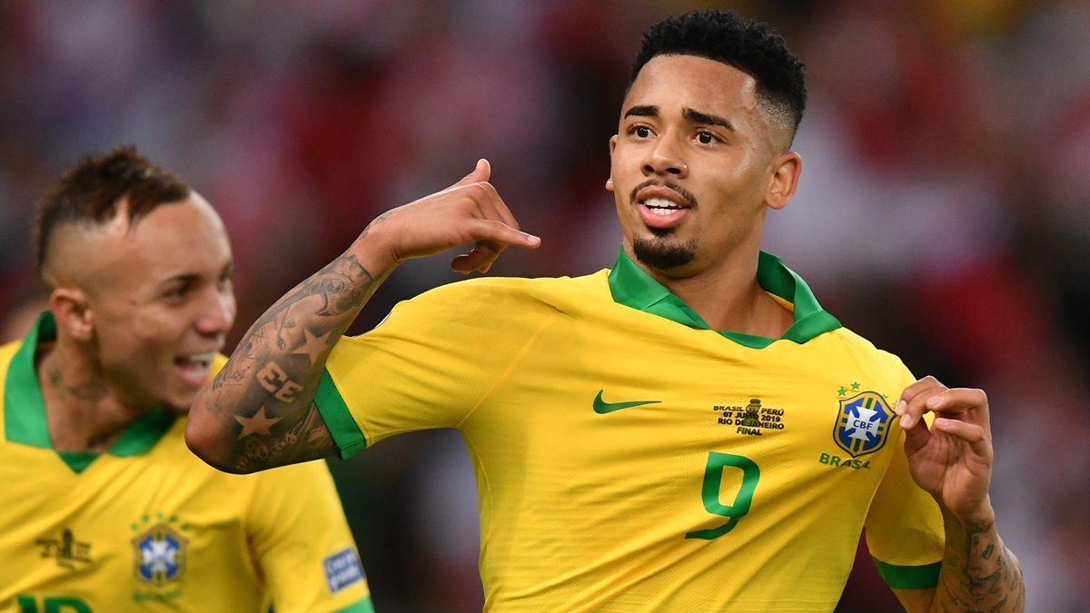 Gabriel Jesus celebra un gol anotado con la selección de Brasil