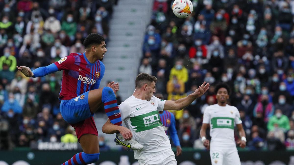 Lucas Boyé durante un Elche - Barcelona