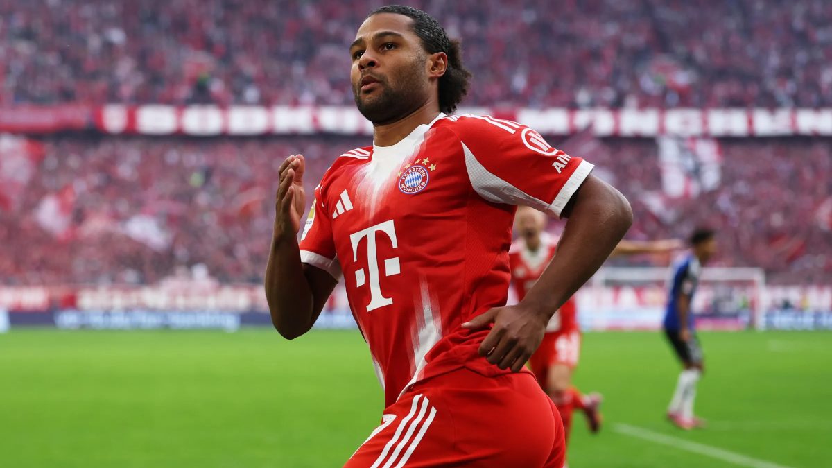 Serge Gnabry celebra un gol anotado con el Bayern de Múnich