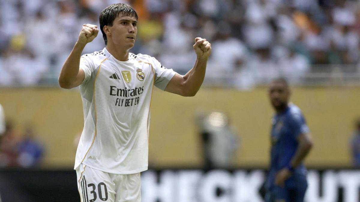 Gonzalo García celebra un gol con el Real Madrid