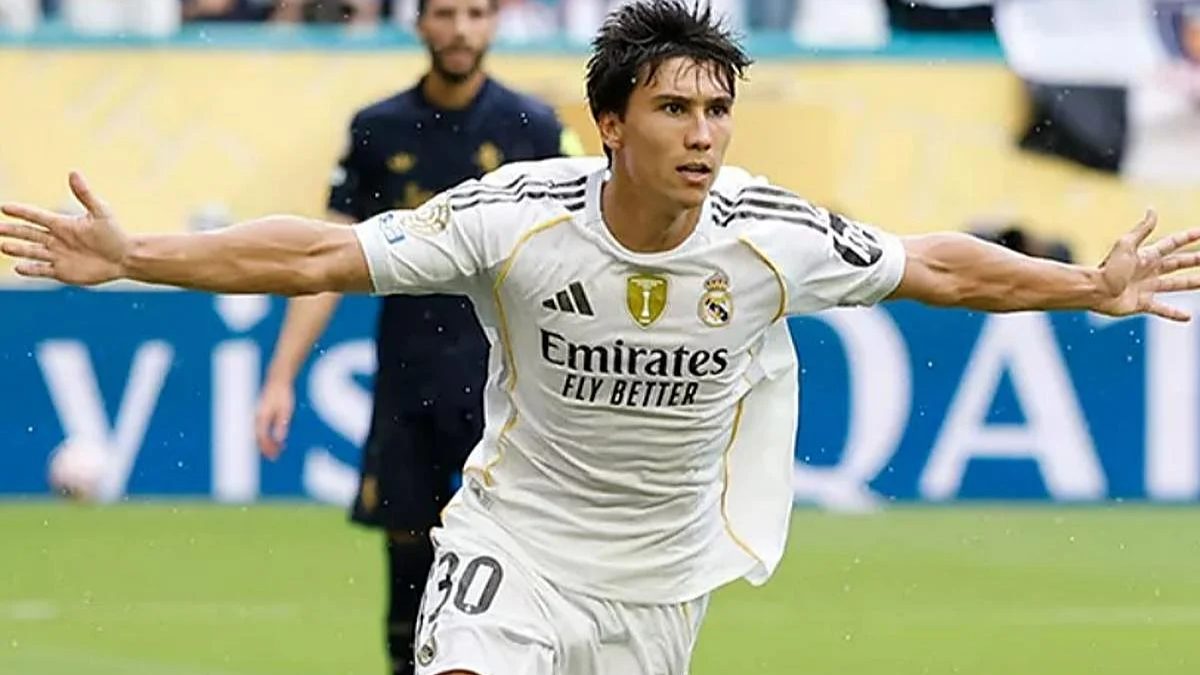 Gonzalo García celebrates a goal with Real Madrid