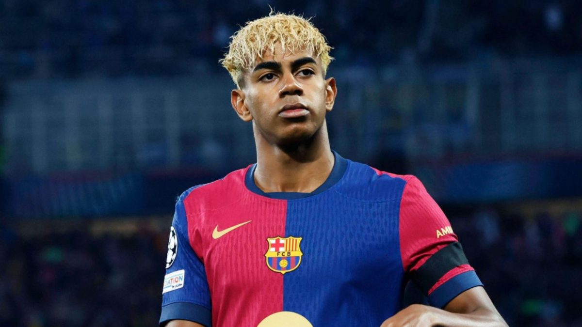 Lamine Yamal durante un partido con el Barcelona