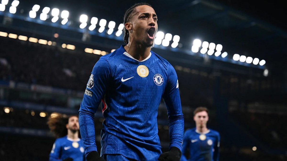 Joao Pedro celebra un gol anotado con el Chelsea