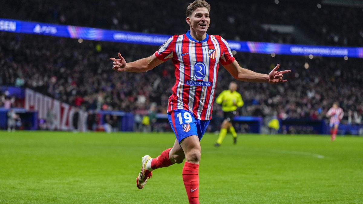 Julián Álvarez celebra un gol marcado con el Atlético de Madrid