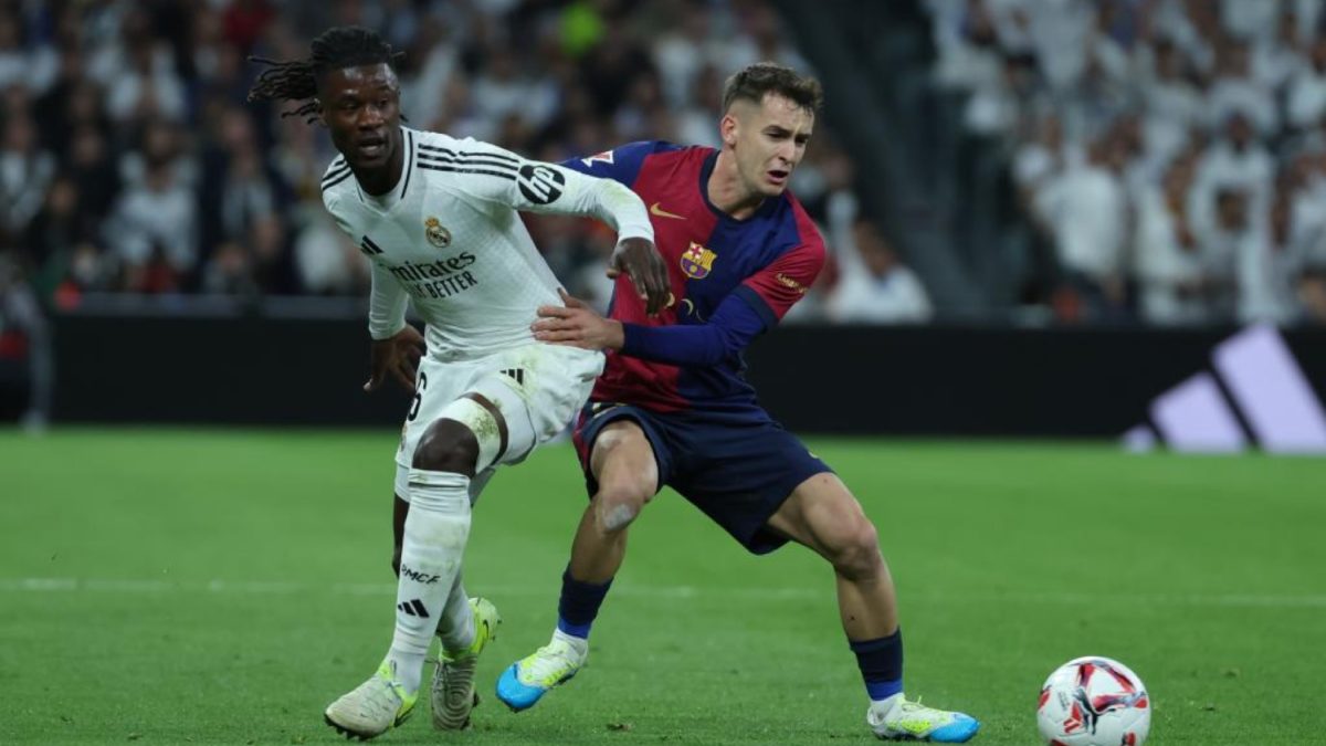 Marc Casadó durante un Real Madrid - FC Barcelona