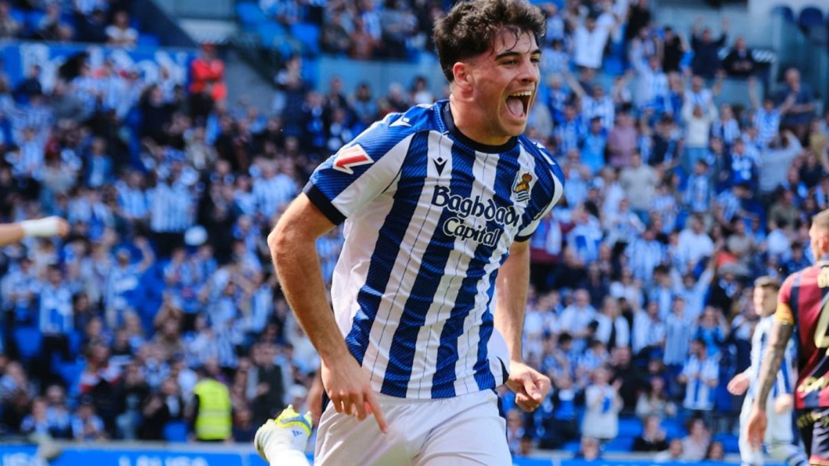 Jon Martín celebrates a goal scored with Real Sociedad