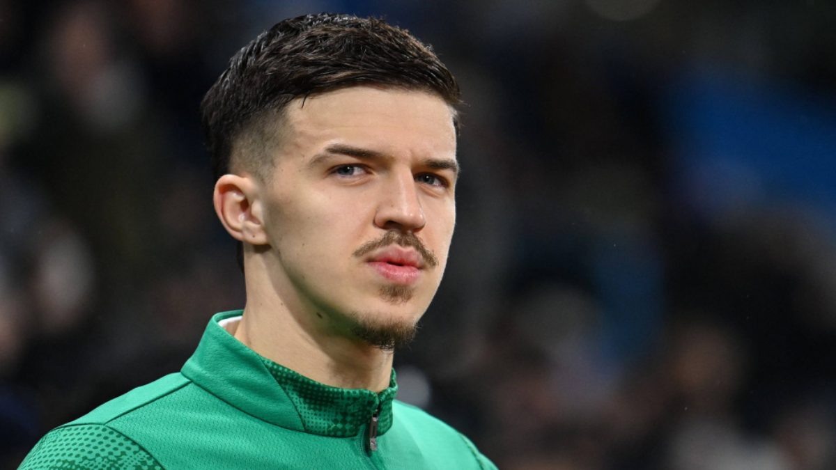 Tarik Muharemovic antes de un partido de Serie A con el Sassuolo