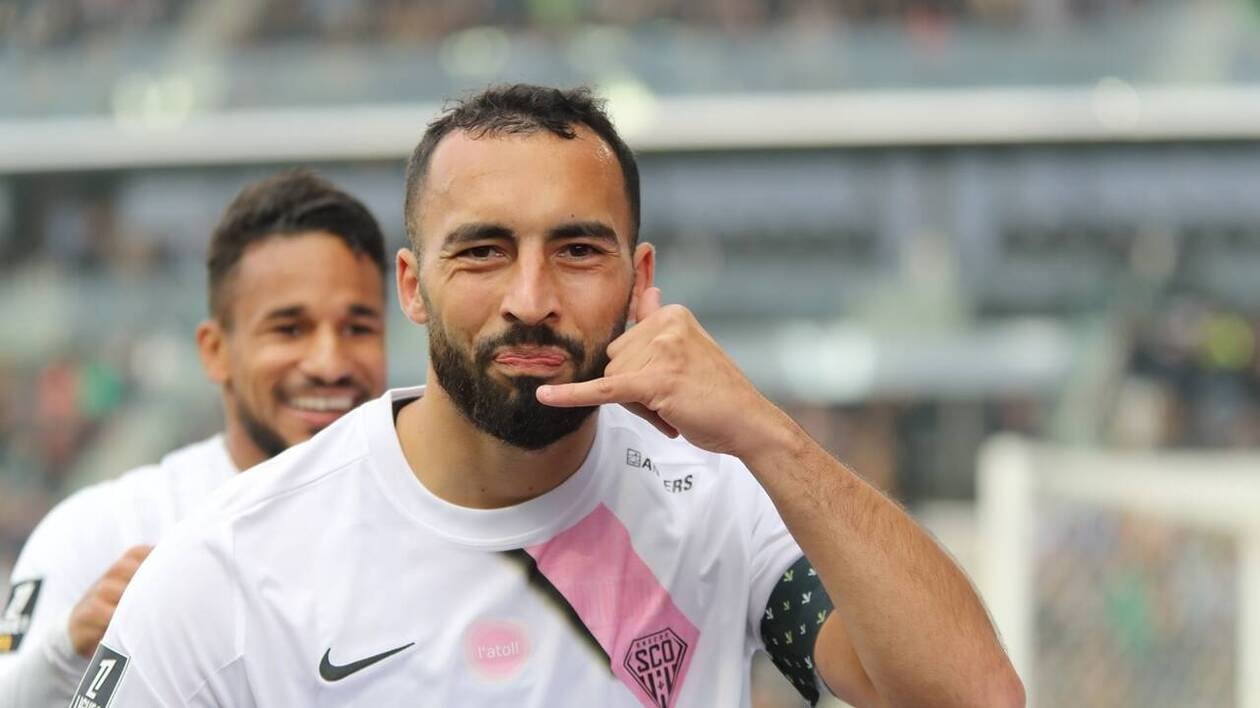 Himad Abdelli negotiates with Sevilla