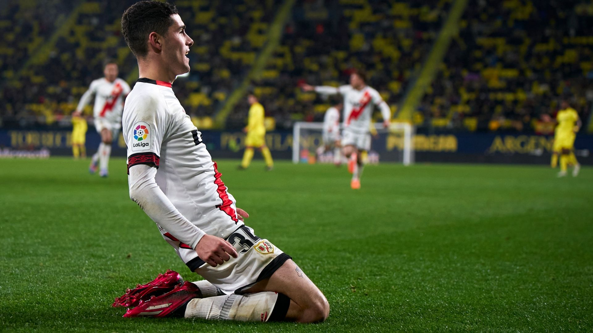 El Rayo puede hacer caja con Sergio Camello / Getty Images