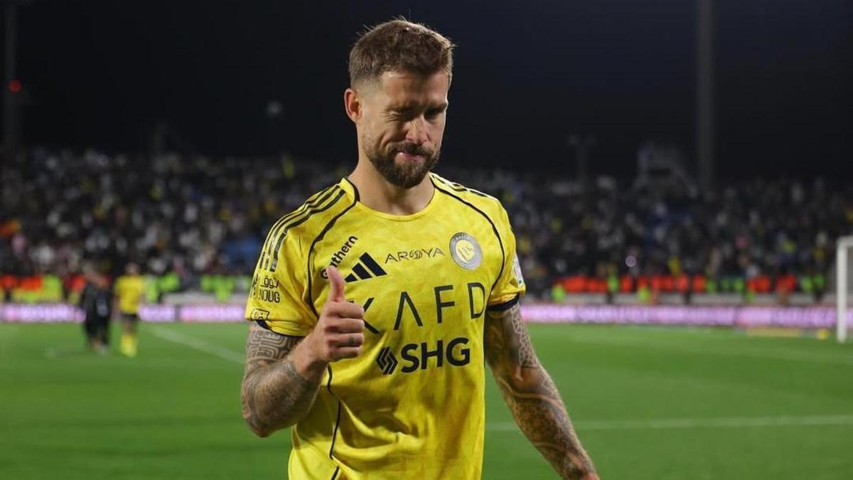 Íñigo Martínez se queda en el A-Nassr