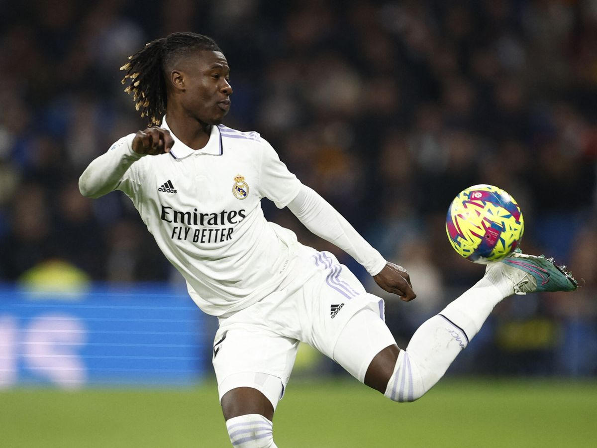 Camavinga controlando el balón