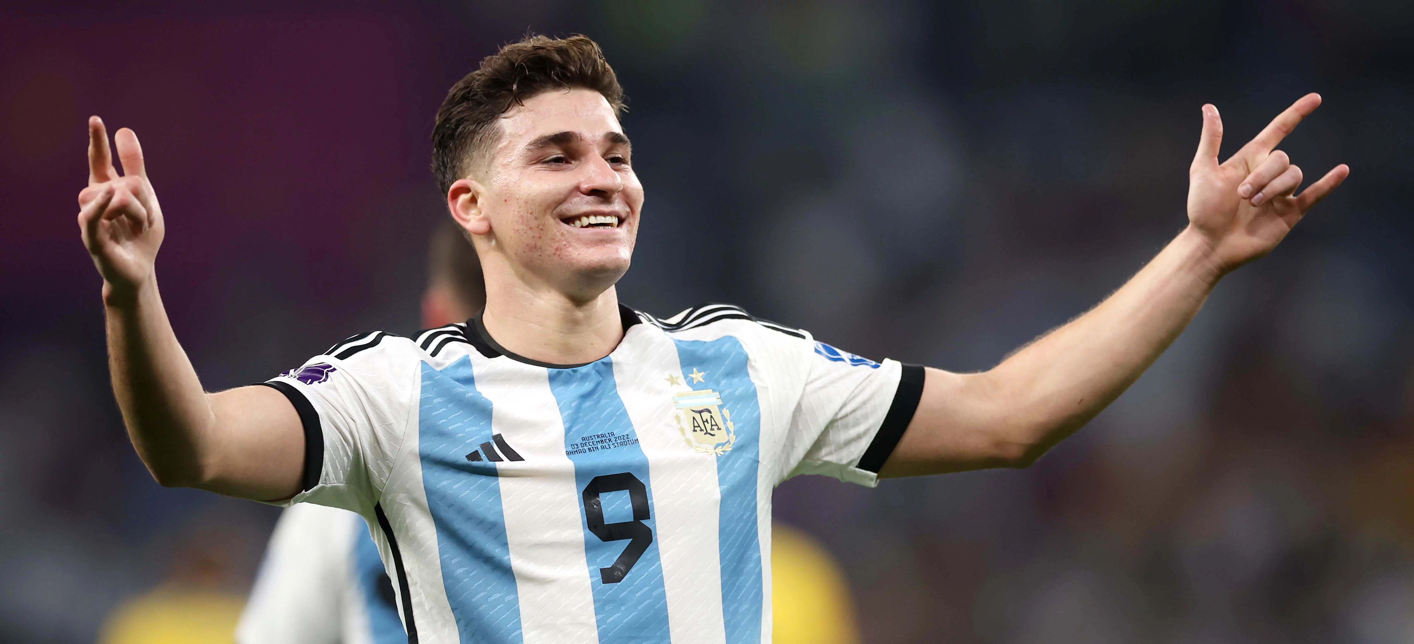 Julián Álvarez celebrando el gol
