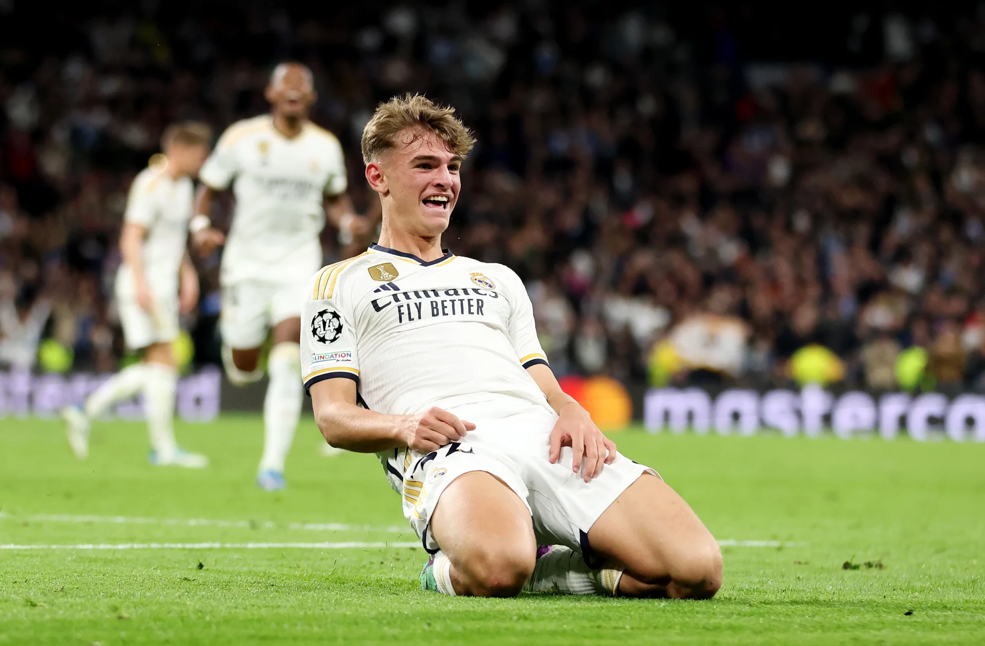 Nico Paz jugando para el Real Madrid