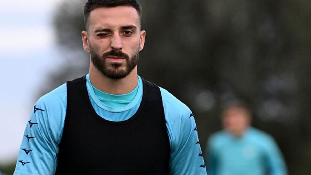 Mario Gila durante un entrenamiento con la Lazio