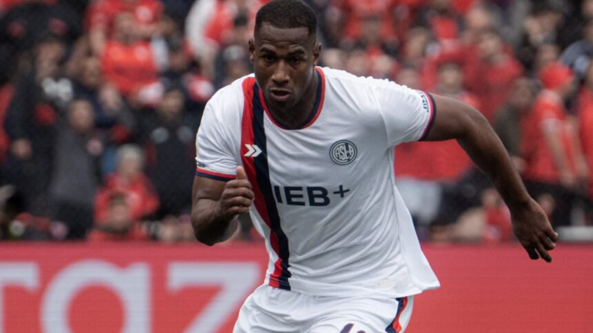 Jhohan Romaña, central defender of San Lorenzo