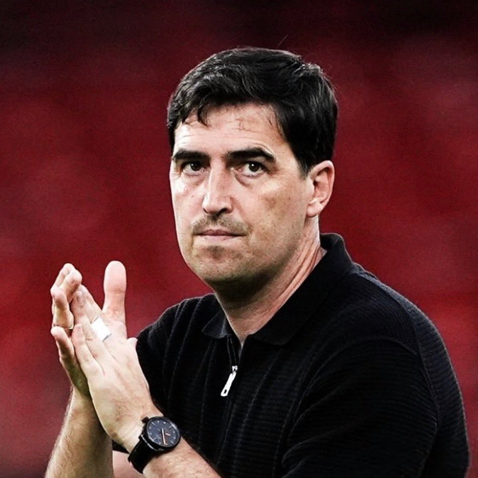 Andoni Iraola pide a Xavi Espart para reforzar la rotación defensiva y la medular del Liverpool