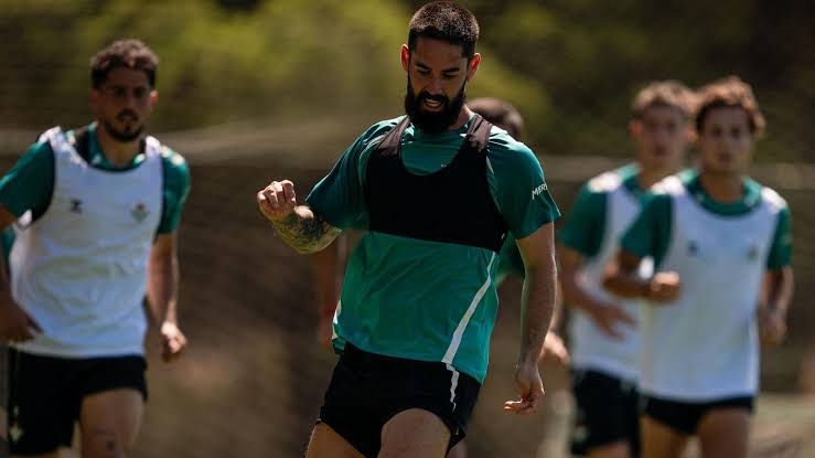 Isco doesn't want Betis without Pellegrini