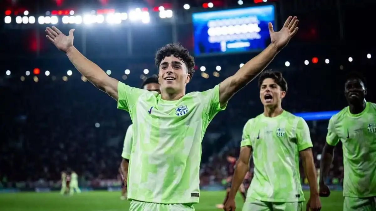 Jan Virgili celebrates a goal scored wearing the Barcelona jersey