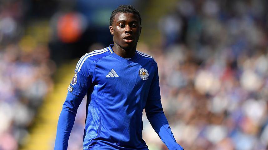 Jeremy Monga en su debut en la Premier League