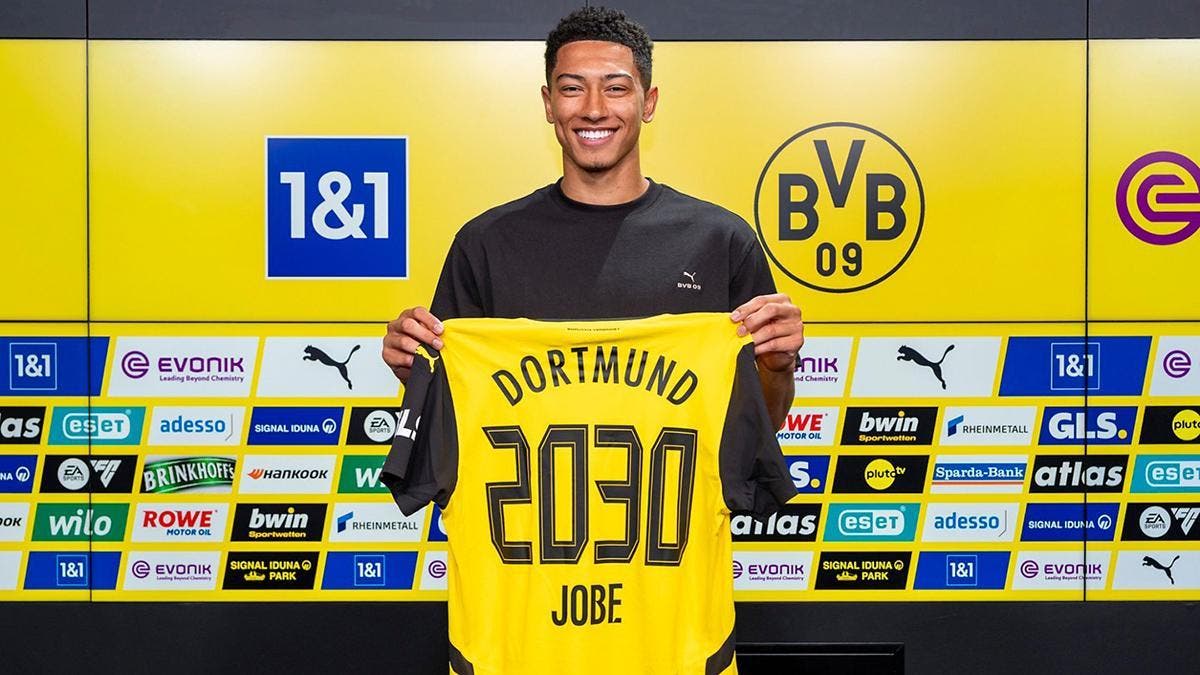 Jobe Bellingham durante su presentación con el Borussia Dortmund