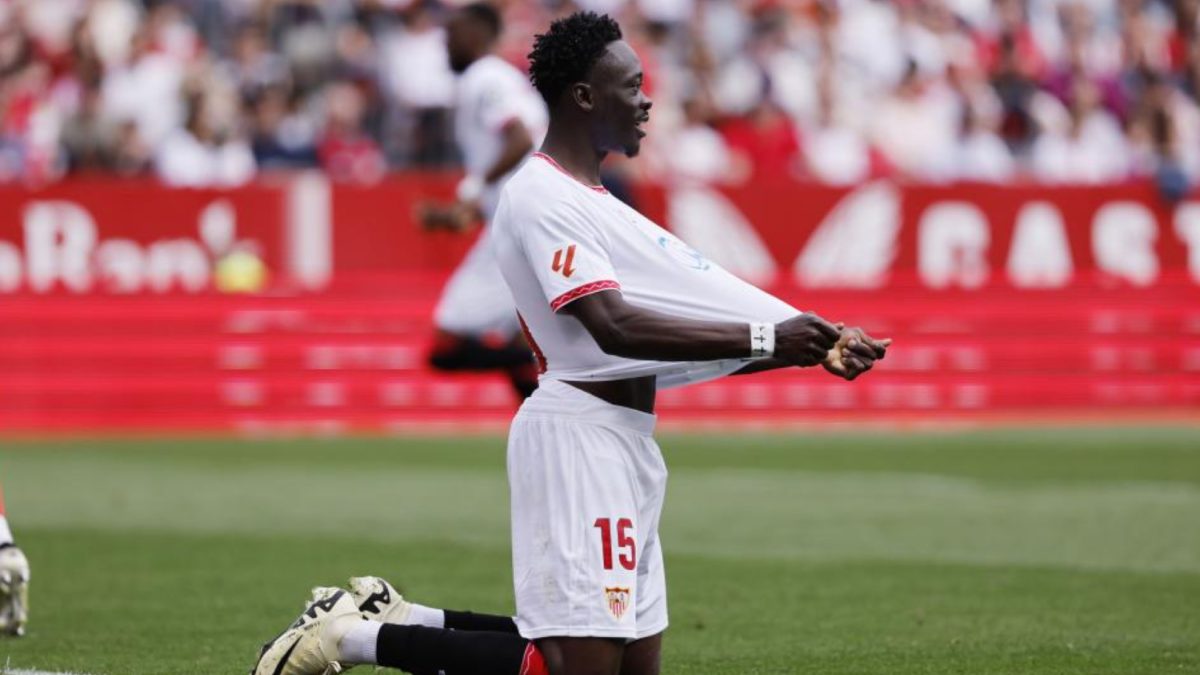 Akor Adams durante un partido del Sevilla