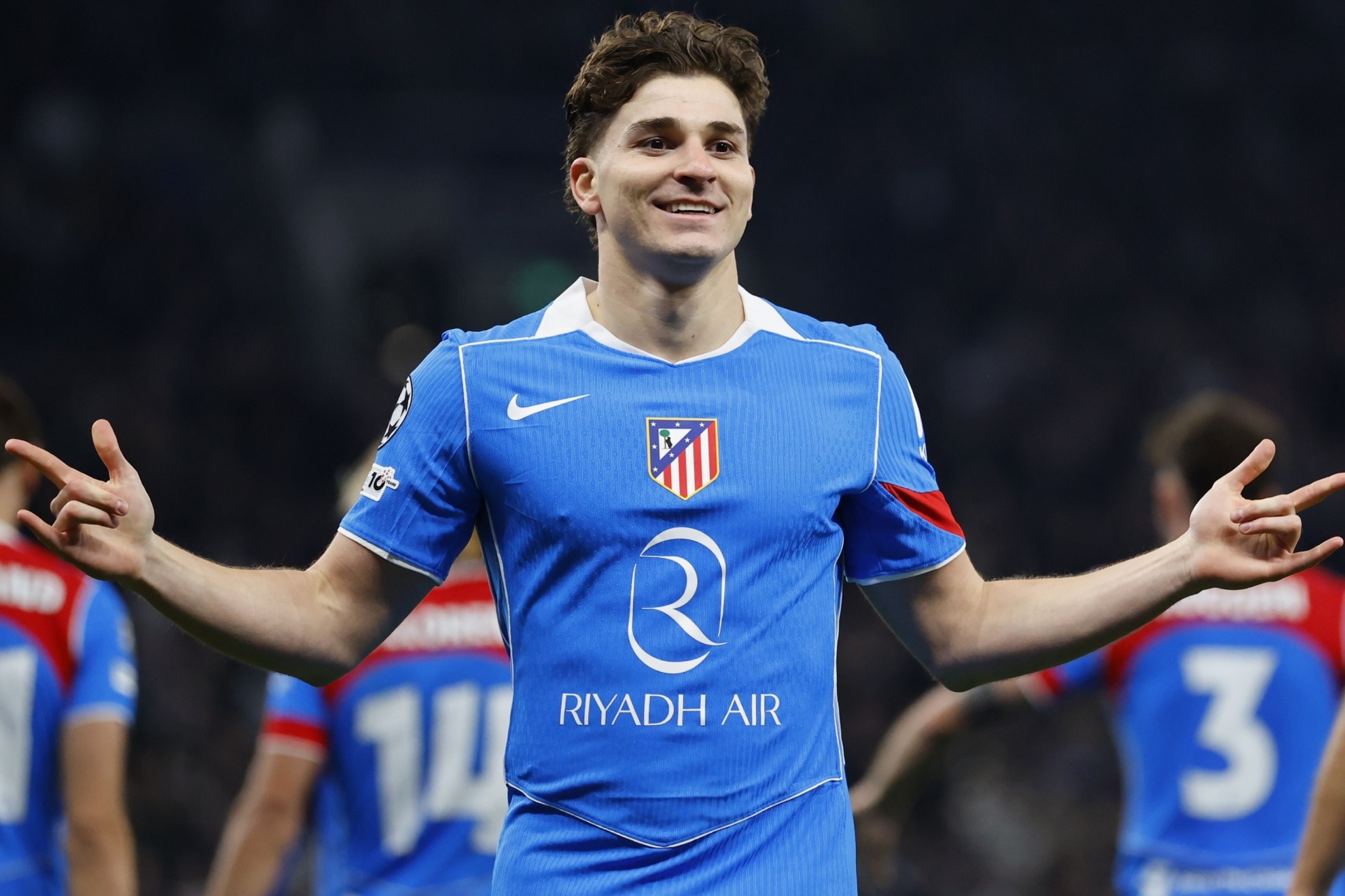 Julián Álvarez cerca del PSG