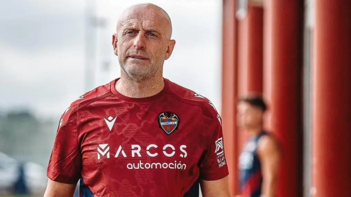 Julián Calero, entrenador del Levante