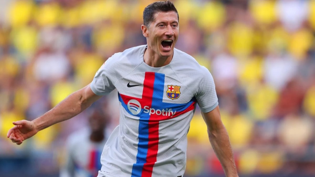 Robert Lewandowski celebrates a goal with Barcelona