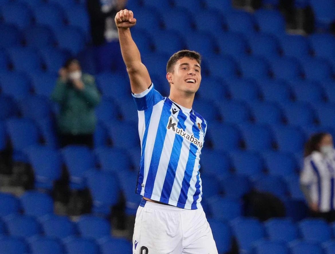 Karrikaburu tiene un pie fuera de la Real Sociedad