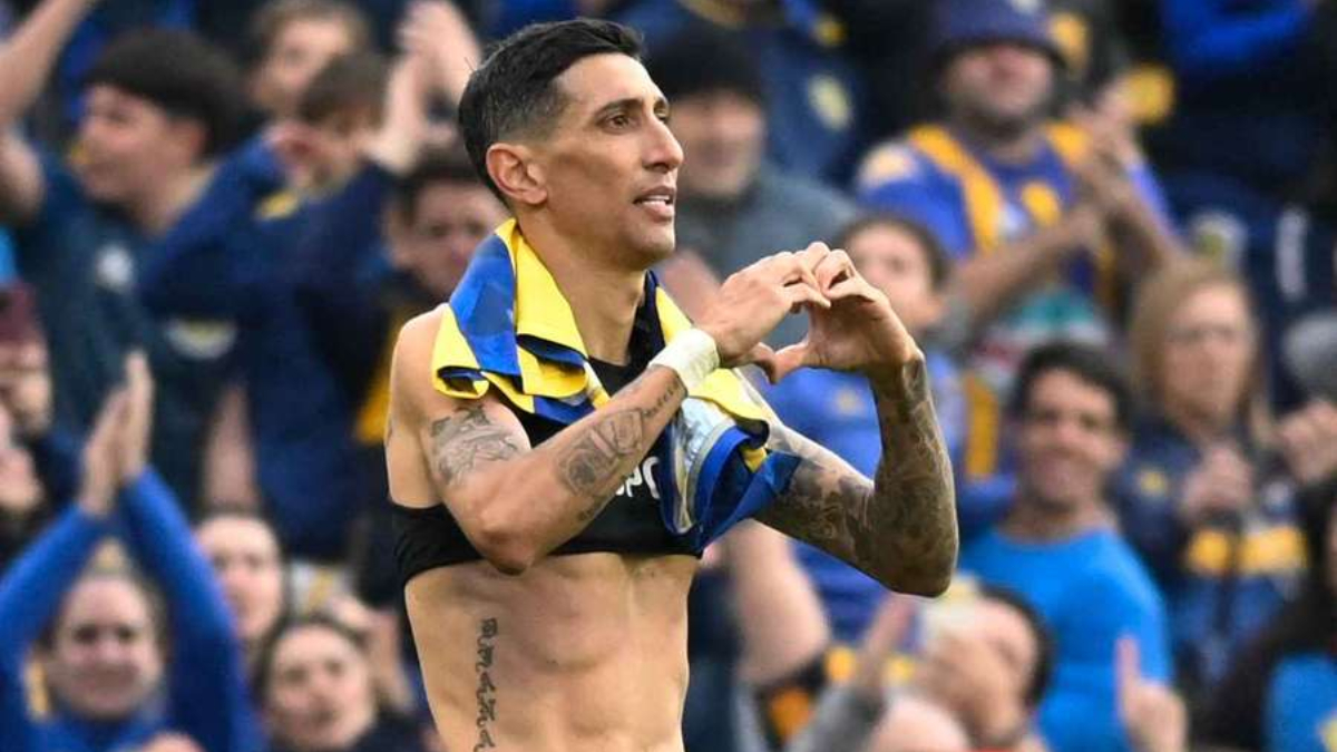 Ángel Di María celebrates a goal with Rosario Central