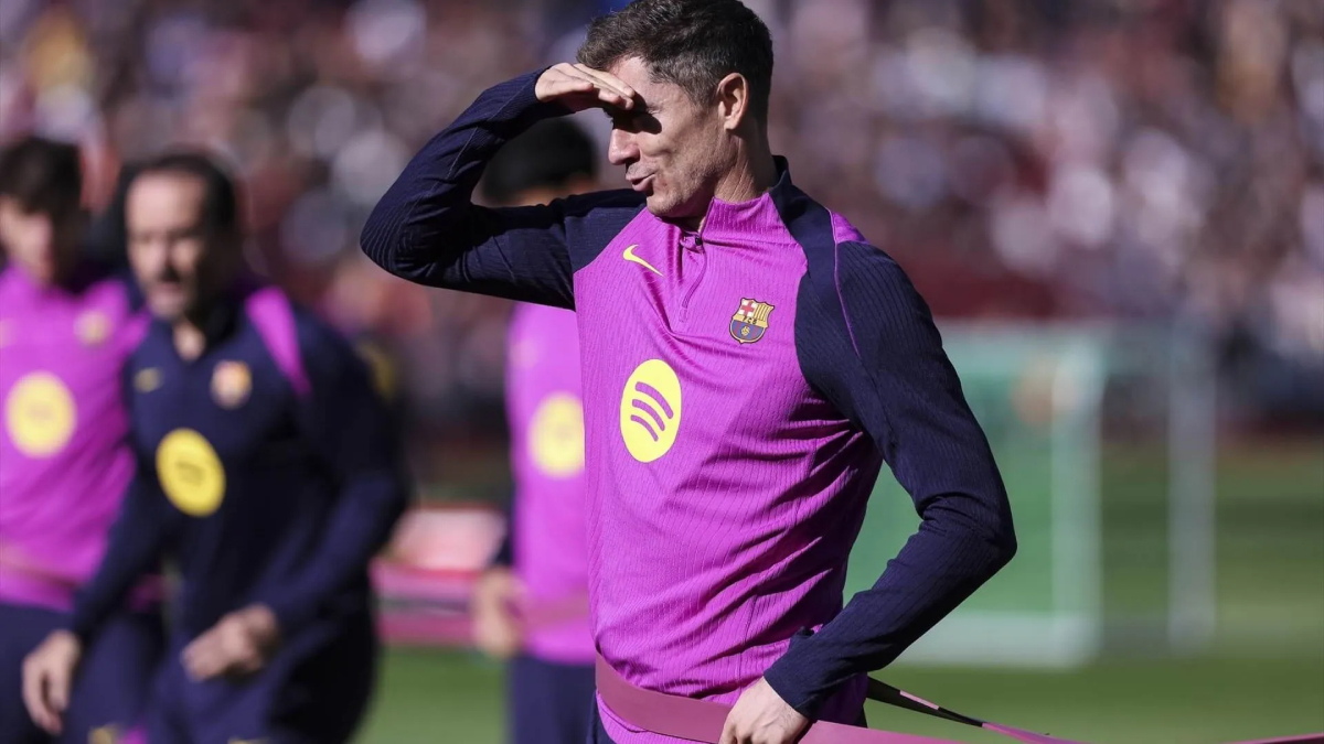 Robert Lewandowski during a training session at Barcelona