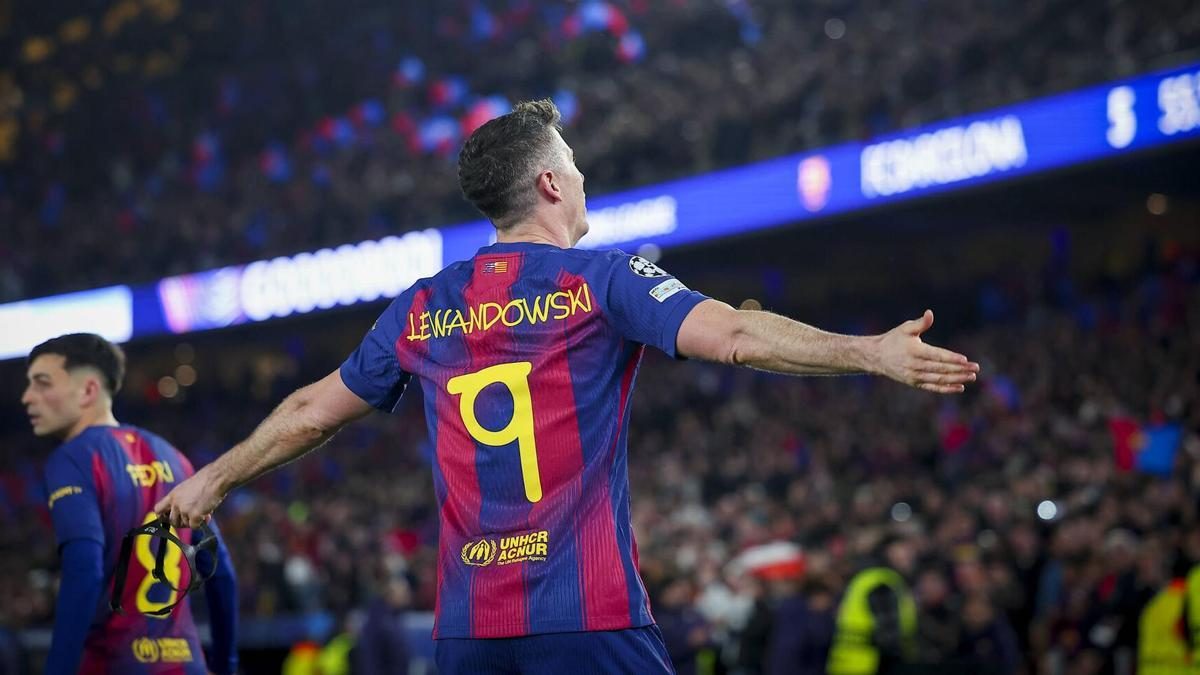 Robert Lewandowski celebra un gol con el Barcelona