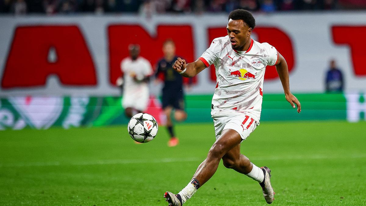 Loïs Openda durante un partido con el RB Leipzig