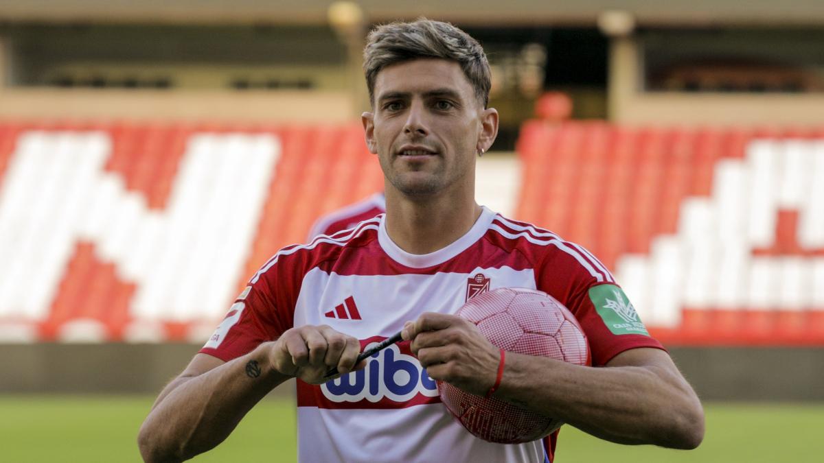 Lucas Boyé durante su presentación con el Granada