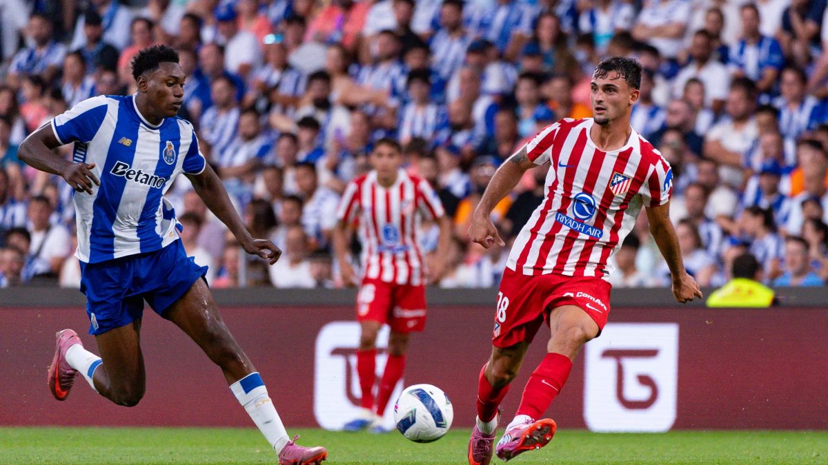 Marc Pubill durante un partido con el Atlético de Madrid