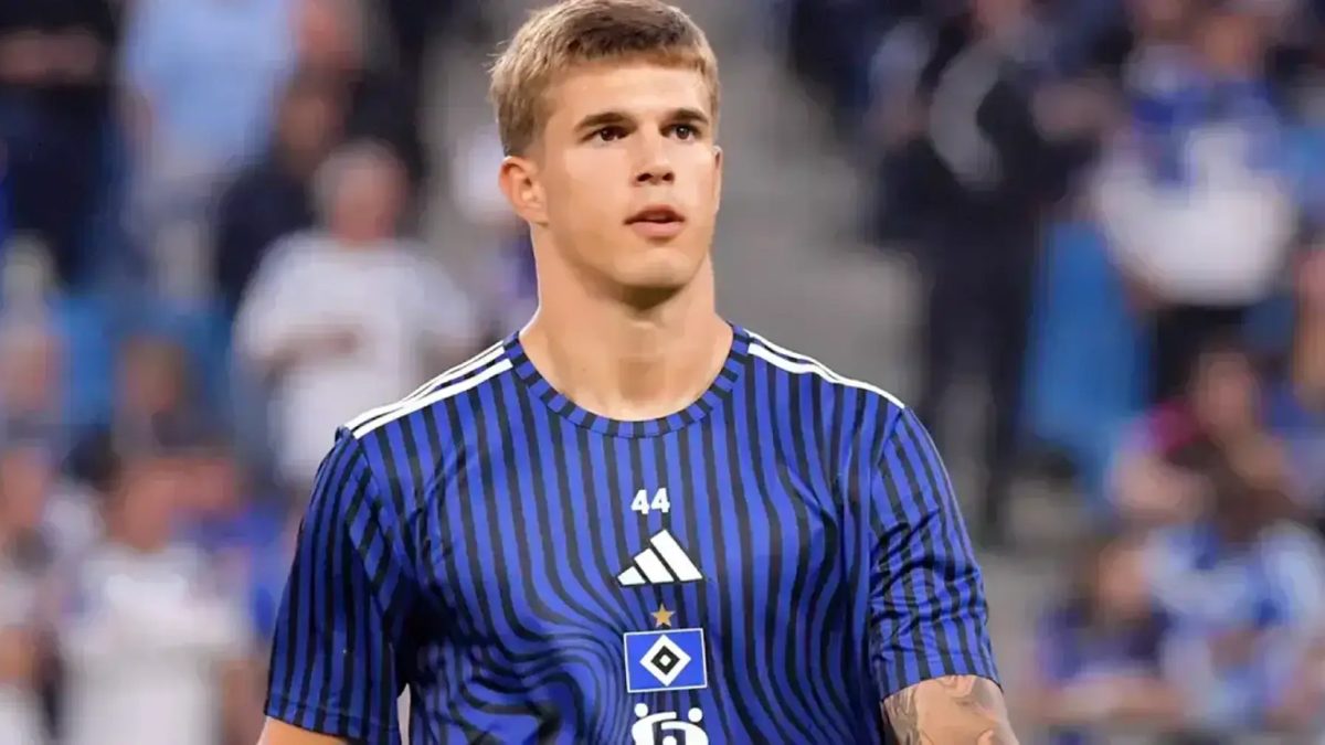 Luka Vuskovic durante un partido con el Hamburgo