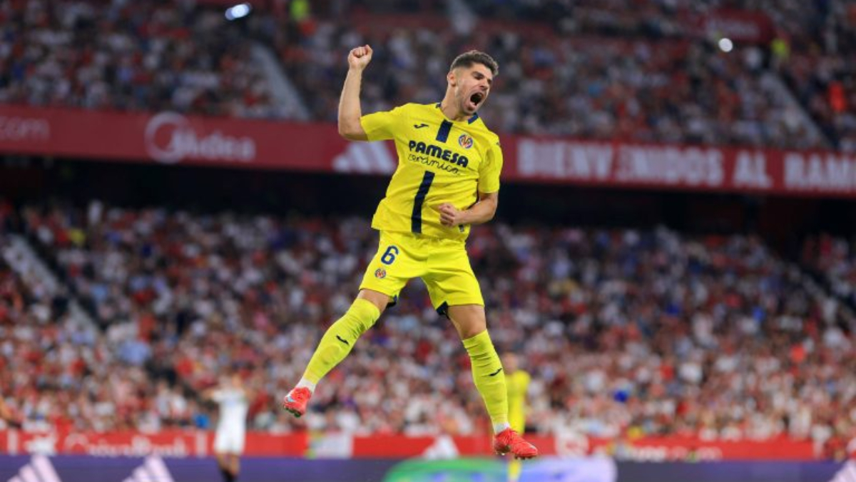 Manor Solomon celebrates a goal scored with Villarreal
