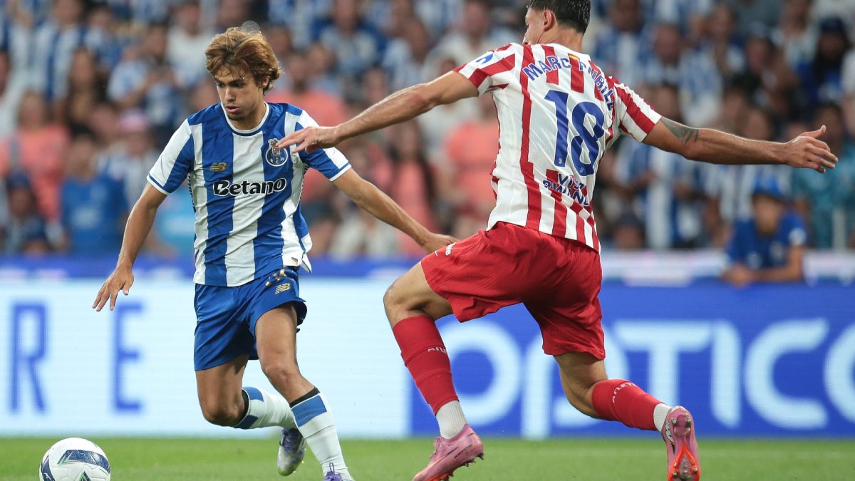 Marc Pubill durante un Oporto - Atlético de Madrid