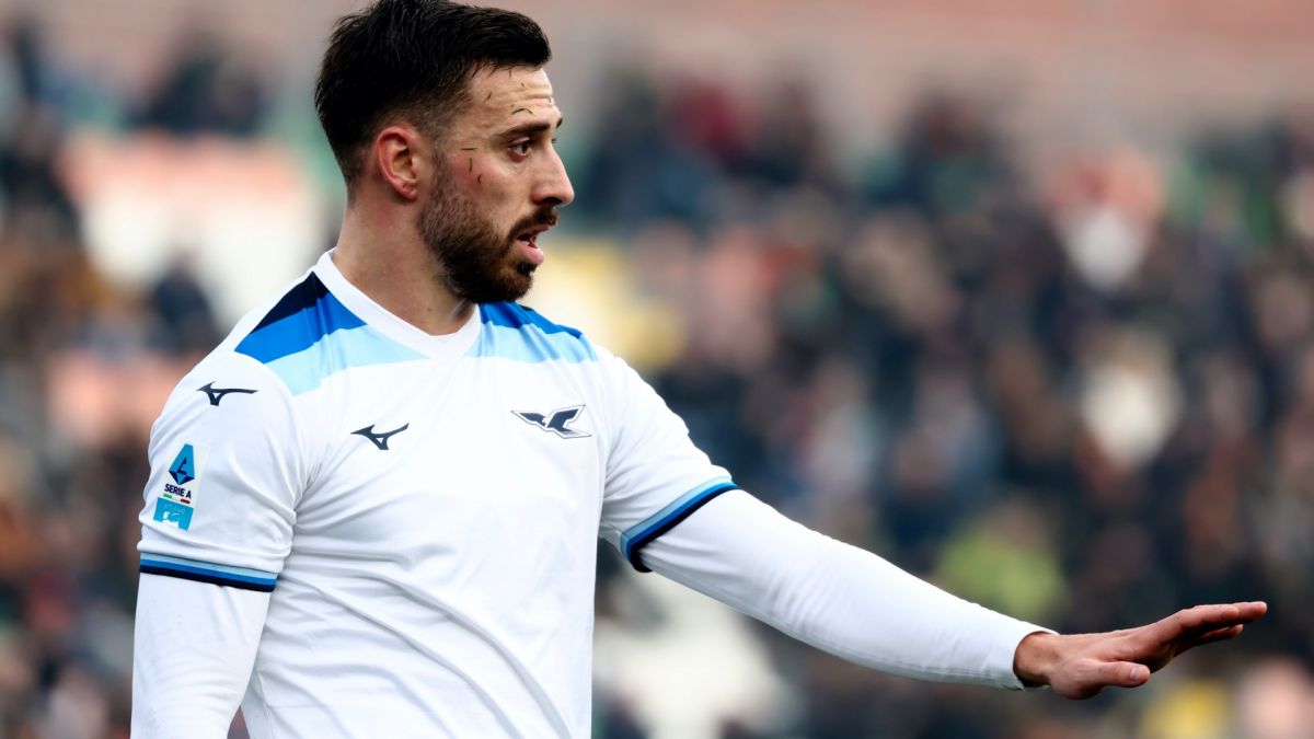 Mario Gila during a match with Lazio