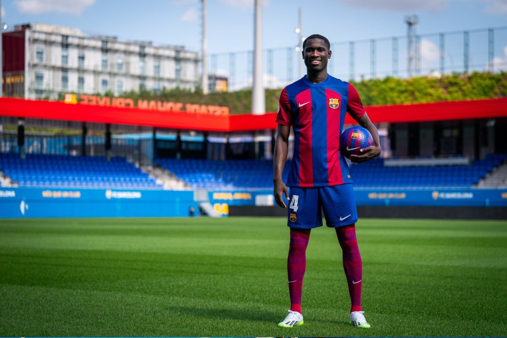 Mbacke se va del Barcelona