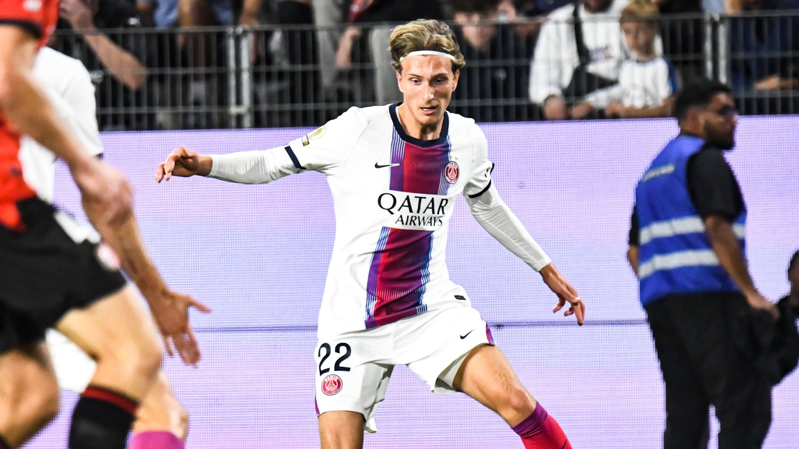 Mika Godts muy criticado en el PSG
