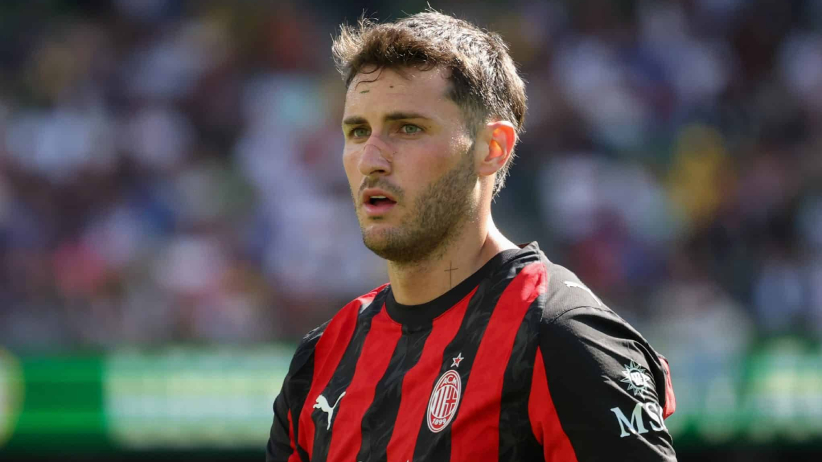 Santi Giménez, Milan forward