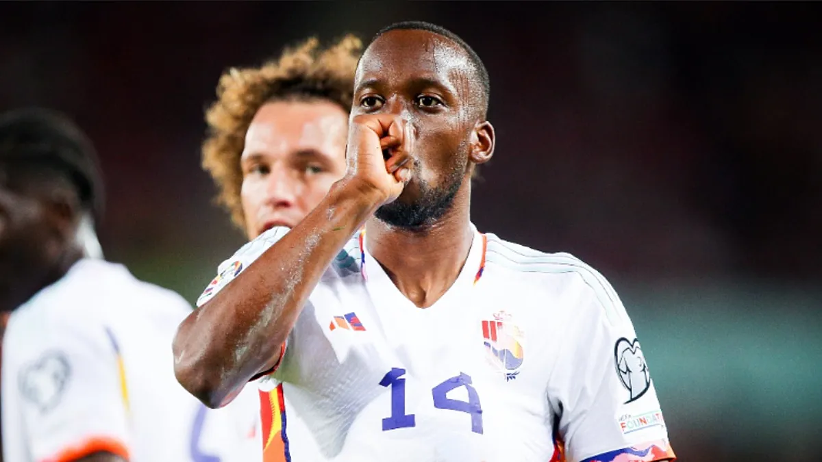 Dodi Lukébakio durante un partido con la selección de Bélgica