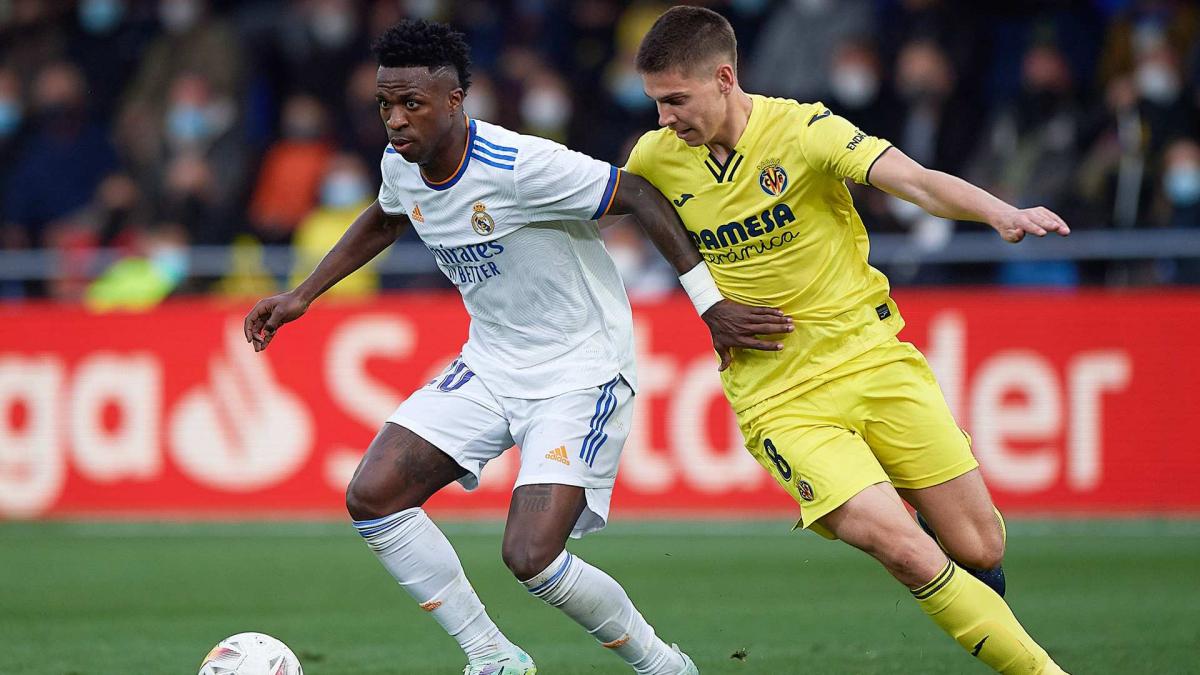 Juan Foyth y Vinicius durante un partido de LaLiga