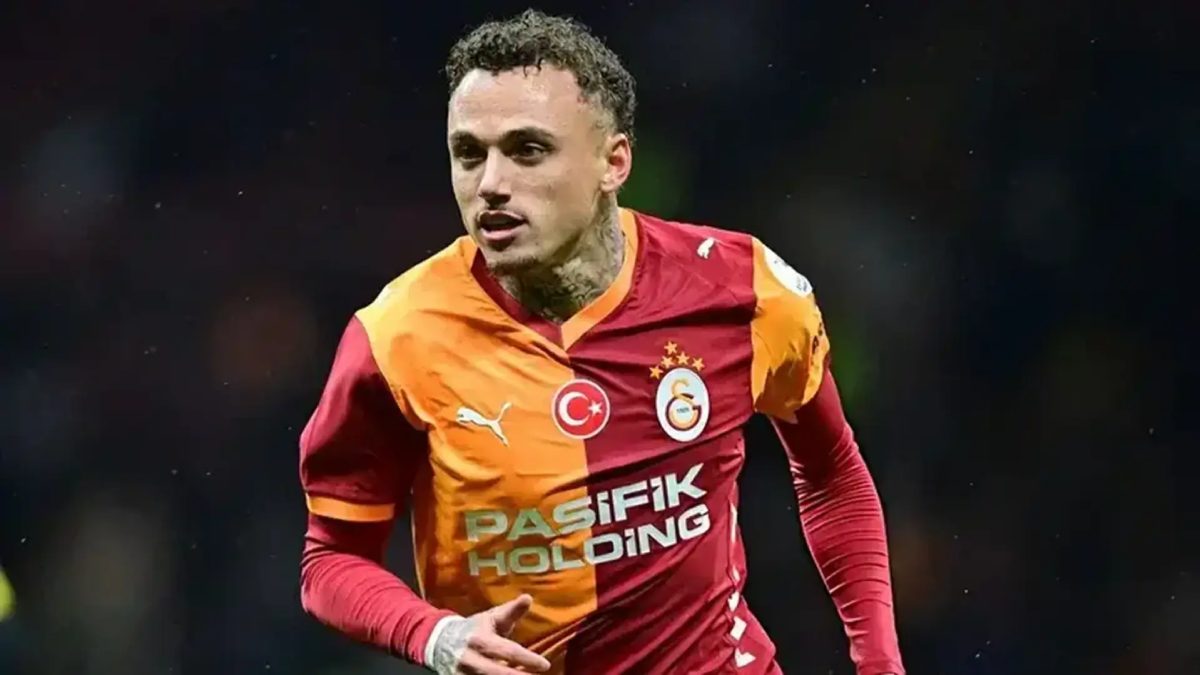 Noa Lang durante un partido con el Galatasaray