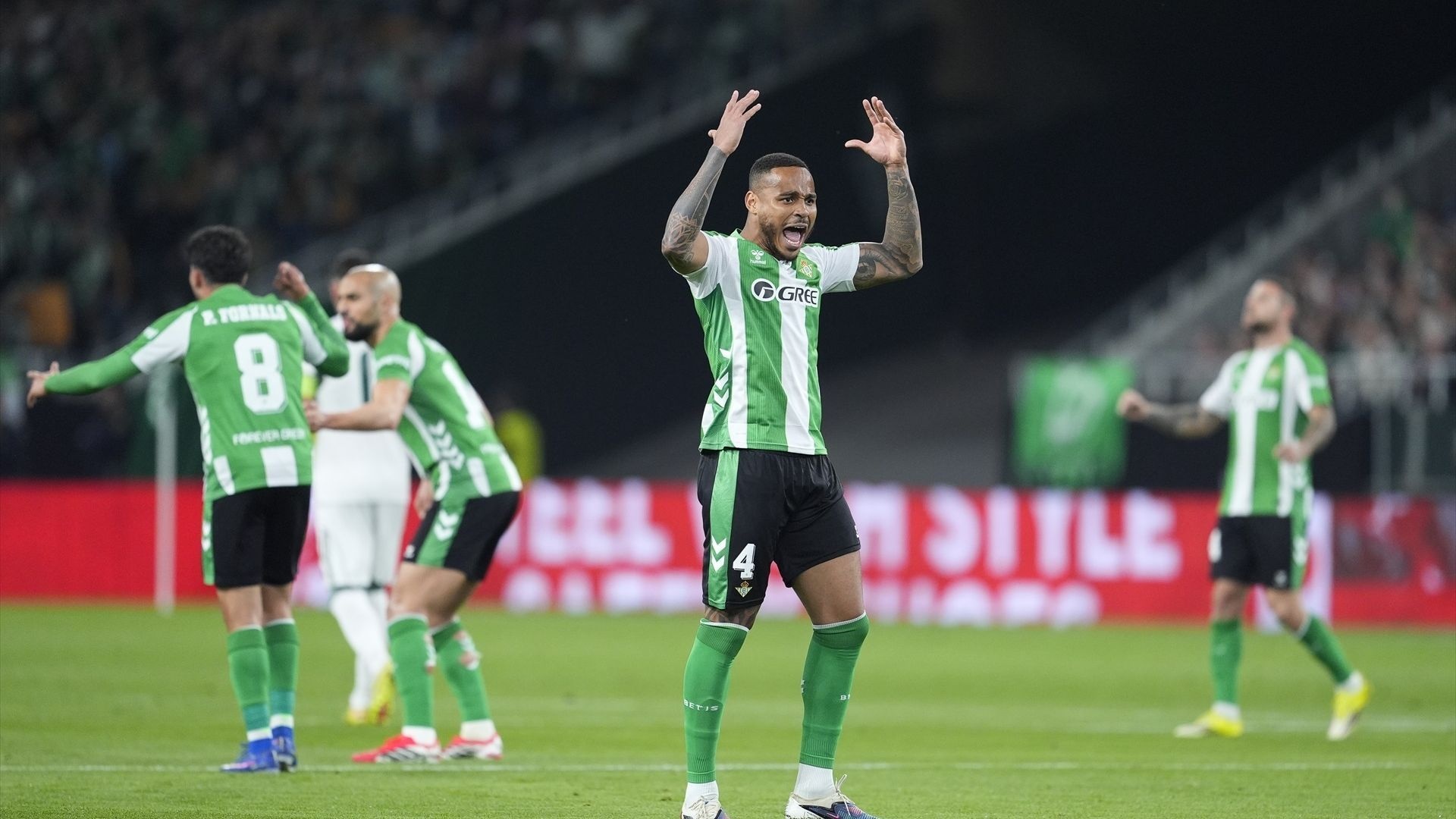 Natan podría salir del Betis este verano