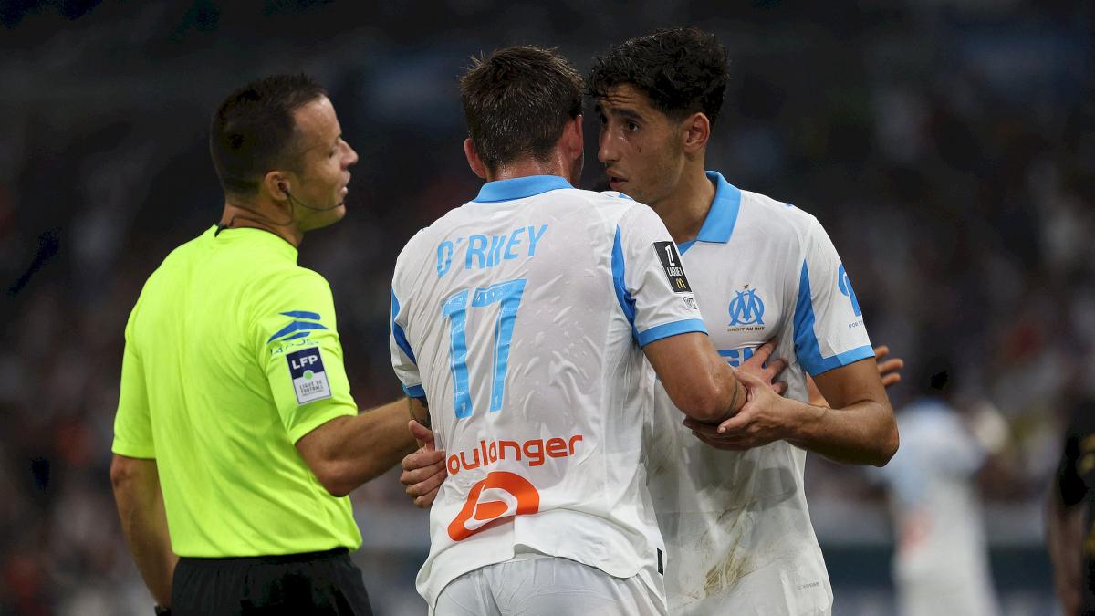 Nayef Aguerd durante un partido con el Olympique de Marsella