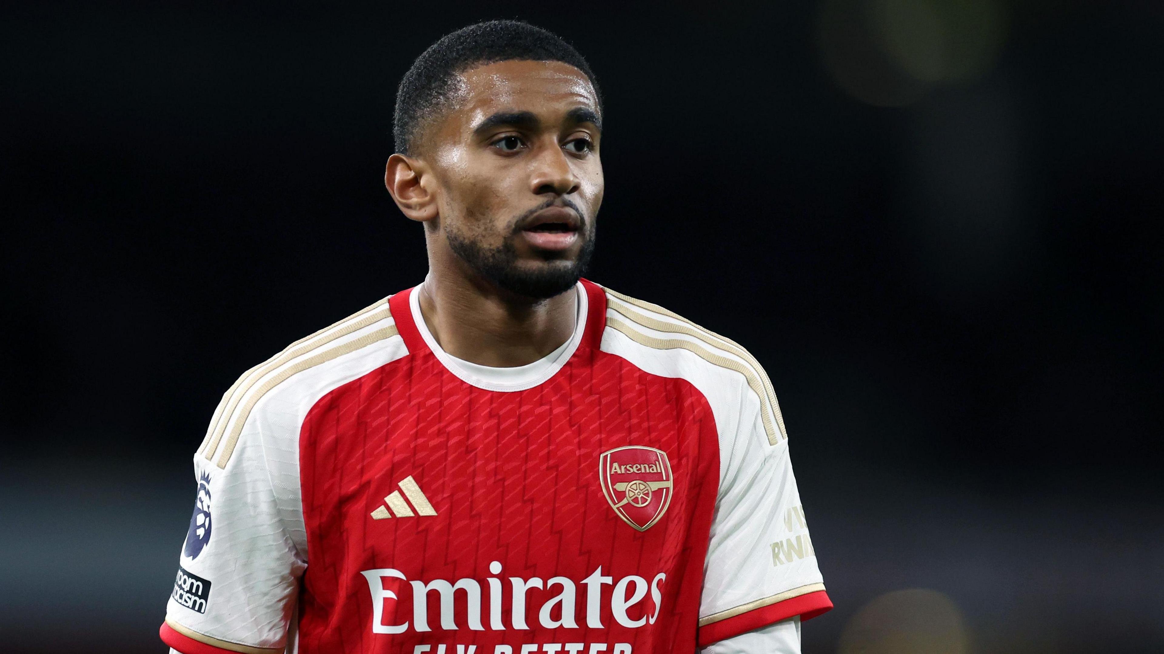 El Valencia explora el fichaje de Reiss Nelson, extremo del Arsenal