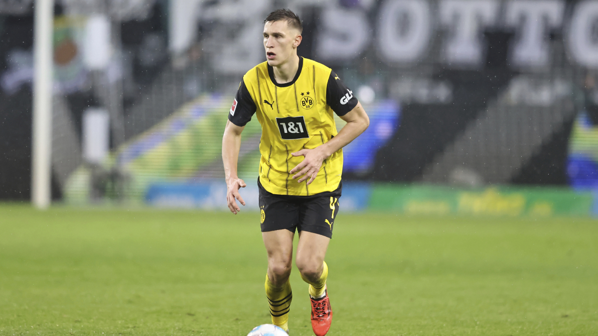 Nico Schlotterbeck, defensa central del Borussia Dortmund
