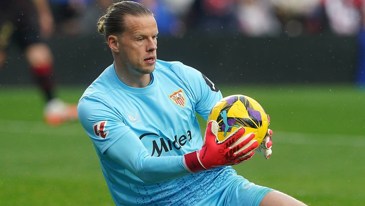 Nyland, no quiere irse del Sevilla